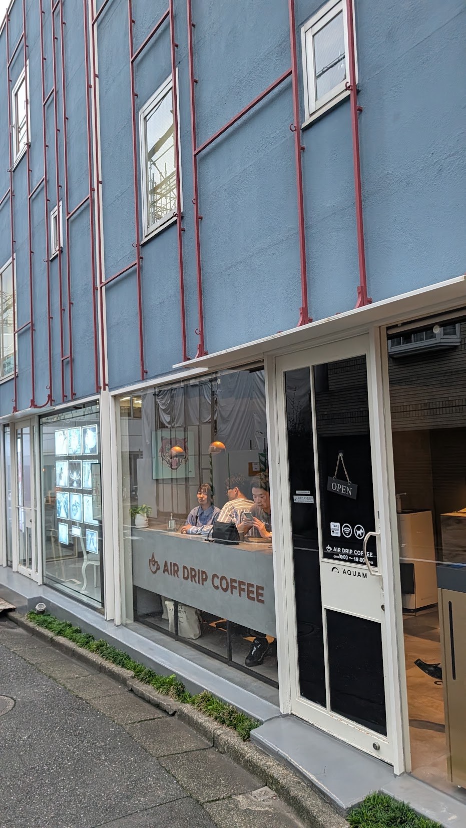 A cafe along Tokyo’s quieter streets